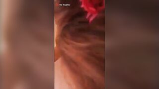 البنت المتناكه بتلحس زوبر الزبون بتاعها وهي عالارض قاعده وبتلحس في ب سكس مصري يضانه التخينه متعبيه باللبن عايزه تنفضا