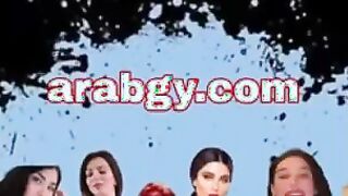 الشرموطه مع اتنين شباب مقلعنها هدومها  سكس مصري , موقع سبعة ونص. , موقع سبعه ونص  ونايمه علي زوبر الراجل بينيك في كسها والتاني بيدخل زوبره في طيزها وهو واقف وراها