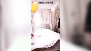 البنت في شهر العسل مع حبيبها وهما عالسرير بيشيلها وبيحضن فيها اوي ويقلعها حته ح سكس مصري ته وبيلعب في كسها وشفايفهم في شفايف بعض