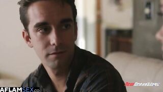 البنت بتجري علي حبيبها وتبوسه في شفايفه اوي وبينمام عليها بعد م سكس مصري انومها عالسرير وشغال بوس في شفايفها اوي