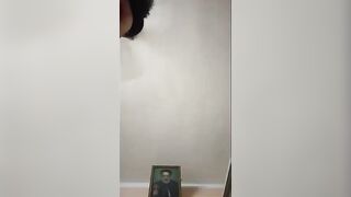 الراجل واقف والبنت بتمصله زوبره وترضع فيه اوي وهو بعد المص الك سكس مصري تير بينزل اللبن بتعه في بوقها بتشرب فيه