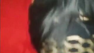 البنت فوق الراجل العنتيل بتحك كسها في زوبره وتتمايل عليه يمين وشمال سكس مصري  وتتنطط عليه اوي وهو متكيف منها وعايزها