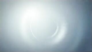 ماما حنان الشرموطه قاعده في الصاله معانا بالكاش متايوه وبترفع  نيك مصري رجلها وهي بنشوفها مش لابسه الاندجر بتاعها ومبينه كسها ال كله لحم