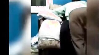 الراجل هو ولابس هدومه داخل علي مرات خاله بيبوس فيها وهي المتناكه بتستس سكس مصري لم ليه وتسبله نفسها خااالص وهيجانه معاه