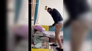 الشرموطه في الحمام  سكس مصري , موقع سبعة ونص. , موقع سبعه ونص  بتقلع هدومها وترميها عالارض حته حته وبتتصور فيديو لخطكيبها هو بيشوفها بتلعب في كسها هي وواقفه