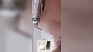 البنت فاتحه البث المباشر وبتكلم الشباب هي ومطلعه بزها لبره الاتنين وتضم فيهم علي بعض اوي وشغ سكس مصري اله تمشي قلم حواجب في وسطهم وتحشره فيهم