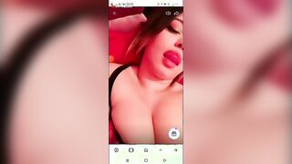 البنت الشرموطه في حضن عشيقها بيبةوس فيها اوي وبيلعب في كسها من سكس مصري  تحت بصباعه وبيبعبص فيها جامد هو وبيبوس
