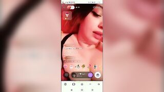 البنت الشرموطه في حضن عشيقها بيبةوس فيها اوي وبيلعب في كسها من سكس مصري  تحت بصباعه وبيبعبص فيها جامد هو وبيبوس