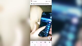 البنت الشرموطه في حضن عشيقها بيبةوس فيها اوي وبيلعب في كسها من سكس مصري  تحت بصباعه وبيبعبص فيها جامد هو وبيبوس