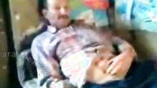 الرقاصه درجه اولي في هز الوسط وهي متحزمه للمتناك بتاعها وترقصله ع واحده ونص وهو قاعد بيشرب سيجارته وبيتفرج عل سكس مصري يها وكل متقرب منه بينفخ السيجار في وشها