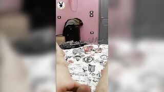 المتناكه ماسكه الزوبر الصناعي بتلعب فيه  سكس مصري , موقع سبعة ونص. , موقع سبعه ونص بيديها الاتنين وتدعك فيه وبعدها بتحطه عالارض وتنكت كسها فيه كله