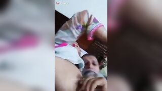 البنت مطلعه بزازها الكبيره بره العبايه وهي نايمه جنب الخول بتاعها سكس مصري  بيرضع فيهم زي الطفل الصغير وبيقفش فيهم