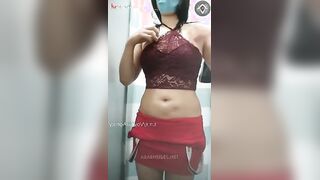 البنت بتغير لبسها جايه من الشغل تعبانه واخوها الهيجان بيقتحم عليهتا وهو شارب م سكس مصري ش في وعيه ويتهجم علي جسمها عايز يغتصبها