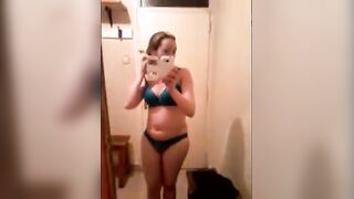 المتناكه بتصور نفسها  سكس مصري , موقع سبعة ونص. , موقع سبعه ونص هي ولابسه البيجامه السودا وبتقلعها حته حته وتبين وتكشف جسمها العود الفرنساوي لحبيبها