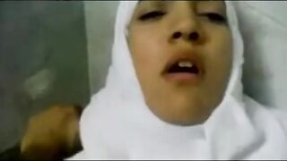 المحجبه اللبوه نايبمه مغمضه عنيها من كتر النيك متغيبه شرمها سكس , موقع سبعة ونص. , موقع سبعه ونص  عن الوعي وبتشوف لبن الراجل مغرق كسها ومترتر علي جسنمها كله