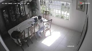 الطالبيه الشرموطه في البيت سكس مصري , موقع سبعة ونص. , موقع سبعه ونص  بتزاكر دروسها وهي قاعده عالكرسي بتلعب في كسها وحاطه ايدها تحت البنطلون وشغال هري فيه