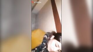 البنت عند صديقتها بتغير لبسها وبيدخل عليها جوز صديقتها بيحاول يقرب منها وبيحسس علي جسمها وهي  سكس مصري بتستجيب معاه وتهيج عايزه تتناك من زوبره