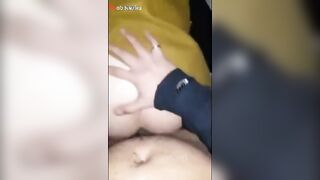 البنت عند صديقتها بتغير لبسها وبيدخل عليها جوز صديقتها بيحاول يقرب منها وبيحسس علي جسمها وهي  سكس مصري بتستجيب معاه وتهيج عايزه تتناك من زوبره