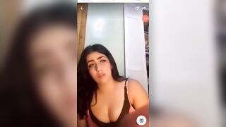 البنت بترقص لحبيبها وهو قاعد بيتفرج عليها وبيلعب في زوبره عايز ينزل لبنه علي رق سكس مصري صها الطلق وبيفضي لبنههو بيلعب فيه بيديه