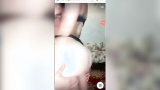 البنت بترقص لحبيبها وهو قاعد بيتفرج عليها وبيلعب في زوبره عايز ينزل لبنه علي رق سكس مصري صها الطلق وبيفضي لبنههو بيلعب فيه بيديه