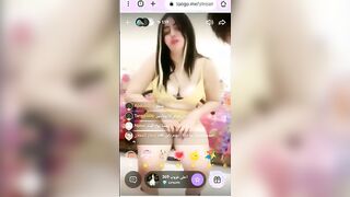 البنت بترقص لحبيبها وهو قاعد بيتفرج عليها وبيلعب في زوبره عايز ينزل لبنه علي رق سكس مصري صها الطلق وبيفضي لبنههو بيلعب فيه بيديه
