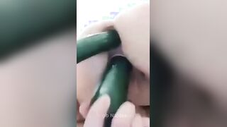 المتناكه واقفه وناكته الخيارتين الكبار واحده مدخلاها في كسها من قدام والتانيه في طيزه سكس مصري ا والاتنيبن بتدخل وتطلع فيهم بنفس الوقت