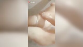 الاجنبيه المتناكه مفلقسه طيزها الصغيره والراجل بيدخل زوبره في خرم طيزها ال ضيق براحه اوي وبينكها واح سكس مصري ده واحده وهي ماسكه في طيزها بتتوجع منها