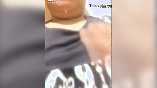 الشرموطه الحيحانه بتطلع اللعاب بتاعتها من بوقها وتتف اوي وتطلع الزاده بتاعتها الميه وتمشيها سكس مصري  علي شفايفها بلسانه كانه لبن بتبلعع فيه