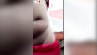 الفلاحه الشرموطه لابسه العبايه والطلرحه الحمرا وقاعده قصاد الكاميرا بتكلم راجلها  سكس مصري وتهيجه وتضرب علي بزازها وهما تحت الهدوم