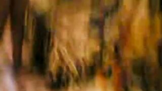 البنت بتروح الشقه لحبيبها وهو بيحطلها كاميرا بدون علمها بتصور زوبره وهو منكوت سكس مصري  في كسها وبينكها في قلب الشقه في الصاله