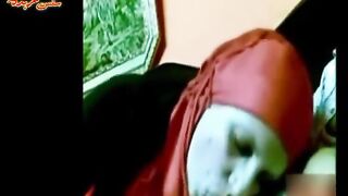 المنقبه المتناكه مخبيه وشها هي ولابسه القميص الاسود ونايمه علي بطنها سكس مصري  وطيازها طالعه لفوق بتتصور بيهم ومبسوطه