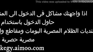 الراجل قالع بنطلونه وواقف عالحيط زانق الحته بتاعته بينكها في طيزها و سكس مصري هي بتصضرخ بالصوت العالي وتقوله لا كفايه