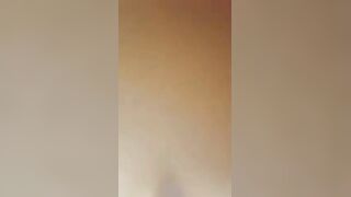 البنت المتناكه قاعده علي رجل حبيبها هو وعريان وبتحك زوبره في كسها وشغا سكس مصري له تتمايل في جسمها عليه ومتكهونه عالاخر