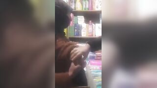 البنت الفاجره قالعه ملط ونايمه عالسرير ضامه رجلها سوا وبتلعب في  سكس مصري بزازها بيديها الشمال هي وبتصور في نفسها