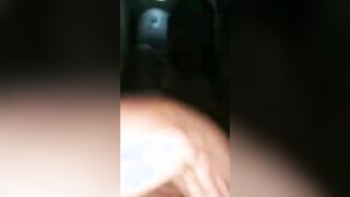 المنقبه الشرموطه في العربيه رافعه العبايه ومش لابسه الاندر والراجل مطلع زوبره بينكها خ سكس مصري لفي وكاتم صوتها بيديه الاتنين من الصراخ