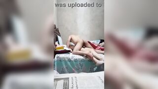 البنت المتناكه واقفه ورافعه رجل واحده وهي ملط وسنداها عالكرسي وبيتدخل زوبر ص سكس مصري ناعي في كسها بتتناك بيه داخل وطالع فيها