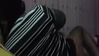 الوليه الشرموطه قالعه هدومه كلها ومفلقسه طيزها والخول بتاعها بيشم في ريحتها وهو ماسيك في زوبره بيلعب فيه بي سكس مصري نفسه ولسانه الطويل مدخله في الخرم بتاعا