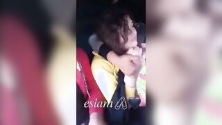 البنت بتبكي اوي وهي مع صديقها عايز ينكها جامد وبيقلعها هدومها بعنف وبيغدر بيها وبيدخل زو سكس مصري بره في كسها لاول مره ليه وهو بيضرب فيها
