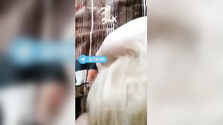 الشرموطه قالعه ملط ومفلقسه طيزها لبره وهي سانده ايدها الاتنين ع سكس مصري السرير وتميل في طيازها يمين وشمال كبيره