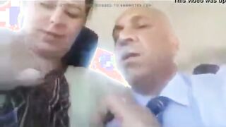 المدير الشركه في العربيه واخد السكرتاريه الشرموطه مقعدها جنبه وبيبوس في شفايفها بوس مشبك وبيعض فيها وهي المتناكه بتلف ايدها علي سكس مصري  رقبتها وتلعب بصوابعها من ورا وتهيج فيه
