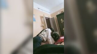 الراجل مطلع بزازي الاتنين بيقفشلي فيهم ونايم في حضني بيمسك حلمه ب سكس مصري زي بيعضها في بوقه وبيلعب فيها اوي بيديه