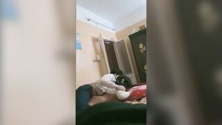 الراجل مطلع بزازي الاتنين بيقفشلي فيهم ونايم في حضني بيمسك حلمه ب سكس مصري زي بيعضها في بوقه وبيلعب فيها اوي بيديه