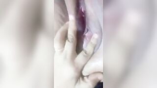 الطالبه الشرموطه وهي علي سطوح المدرسه باللبس المدرسه منزله الجيبه لتحت وصاحبها ف سكس مصري ي الفصل بيطلع زوبره وبيمشيه من ورا فيها