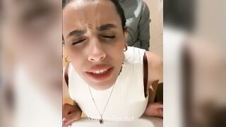 الراجل نايم علي ضهره عريان ولبوته فوق منه بتتناك من زوبره ومد سكس مصري خلاه في كسها بتطلع وتنزل من عليه وتتنطط