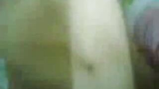 البنت الشرموطه بتنام مع صدجيقها علي سريره وهي تحته مقطع كسها نيك وهي بتقوله كفايه قومني حرام عليك سكس مصري  مش قادره وهو مش سامعلها ومكمل نيك فيها