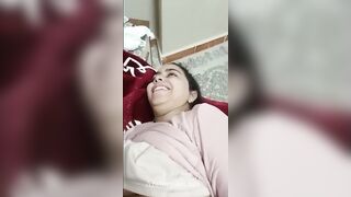 اللبوه نايمه علي جنبها وبتتناك في كسها هو والراجل نيم وراها وحاضنها من بطنها وصدرها من  سكس مصري كبره بيتهز وبيترقص معاها اوي وهي بتتناك