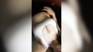 البنت المتناكه قالعه ملط وقاعده عالارض جنب السرير فاتحه رجلها عالاخر وسانده ضهر سكس مصري ها بتلعب في كسها وتضرب سبعه ونص بتاعتها