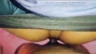 الراجل نايم عريان عالسرير علي ضهره والمتناكه ماسكه زوبره كله نكتاه في بو سكس مصري قها وتمص فيه وتدخل وتطلع في بوقها بسرعه