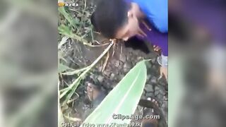 الخول واحد حبيبته في الزرع ومنومها عالطين وهو فوق منها مطلع زو سكس مصري بره من البنطلون وبينكها في كسها اوي فيه