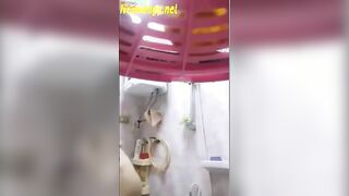 البنت الفاجره لابسه القميص احمر في اسود وبزازها بينه منه وفاتحه رجل سكس مصري ها بتدعك في زنبور كسها اوي وهيجه عالاخر